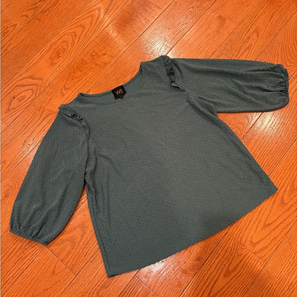 W5 Emerald Green Swiss Dot Blouse Size Large Ruffle Shoulder Puff Sleeve Top